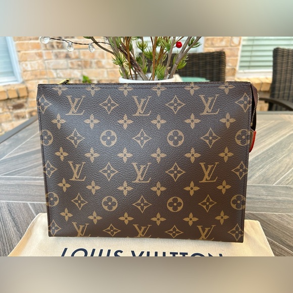 Toiletry 26 in Monogram - Picture 16 of 16